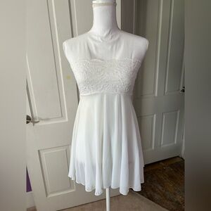 Elegant White Strapless chemises medium w/thong pink tie new never worn